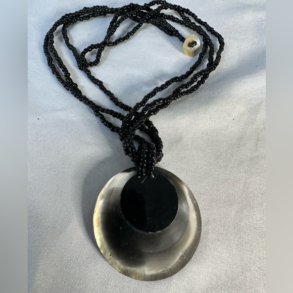 Gorgeous abalone shell pendant on black seed bead necklace - Picture 5 of 6